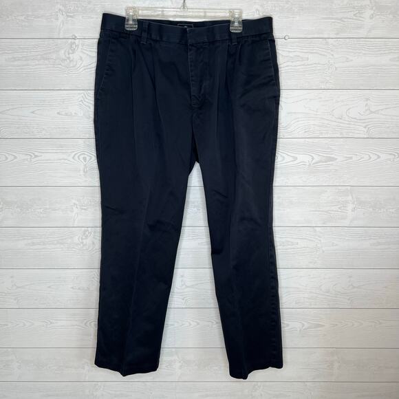 Dockers Navy Classic Fit pleated front khakis Size 36X29 - Picture 1 of 8